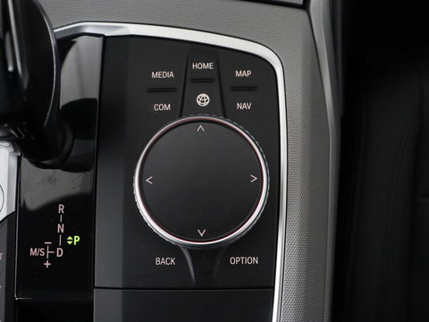 BMW 3 Serie 318i Executive Edition | Adaptive cruise | Leder | Stoel & stuurverwarming | Carplay | Harman/Kardon | Navigatie | Live Cockpit | Climate control | Parkeerhulp