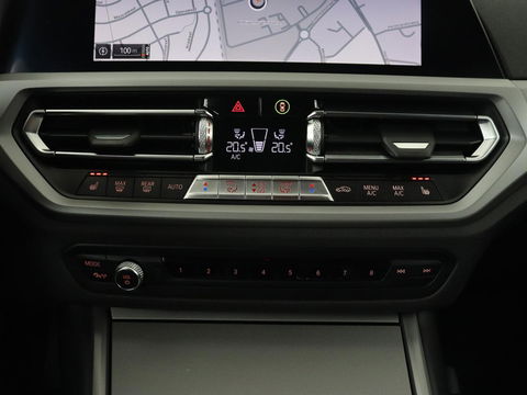 BMW 3 Serie 318i Executive Edition | Adaptive cruise | Leder | Stoel & stuurverwarming | Carplay | Harman/Kardon | Navigatie | Live Cockpit | Climate control | Parkeerhulp