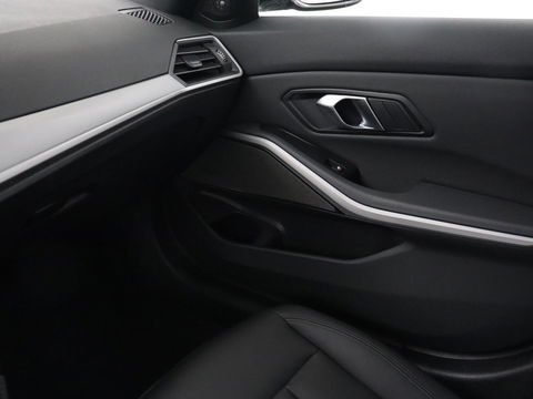BMW 3 Serie 318i Executive Edition | Adaptive cruise | Leder | Stoel & stuurverwarming | Carplay | Harman/Kardon | Navigatie | Live Cockpit | Climate control | Parkeerhulp