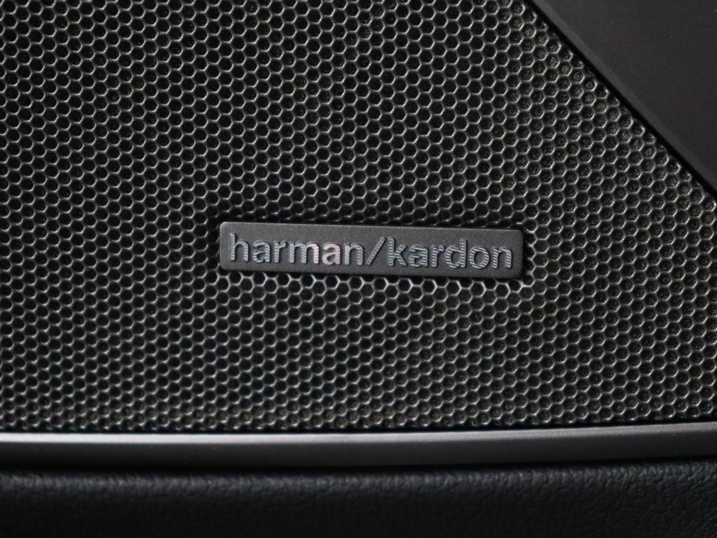 BMW 3 Serie 318i Executive Edition | Adaptive cruise | Leder | Stoel & stuurverwarming | Carplay | Harman/Kardon | Navigatie | Live Cockpit | Climate control | Parkeerhulp