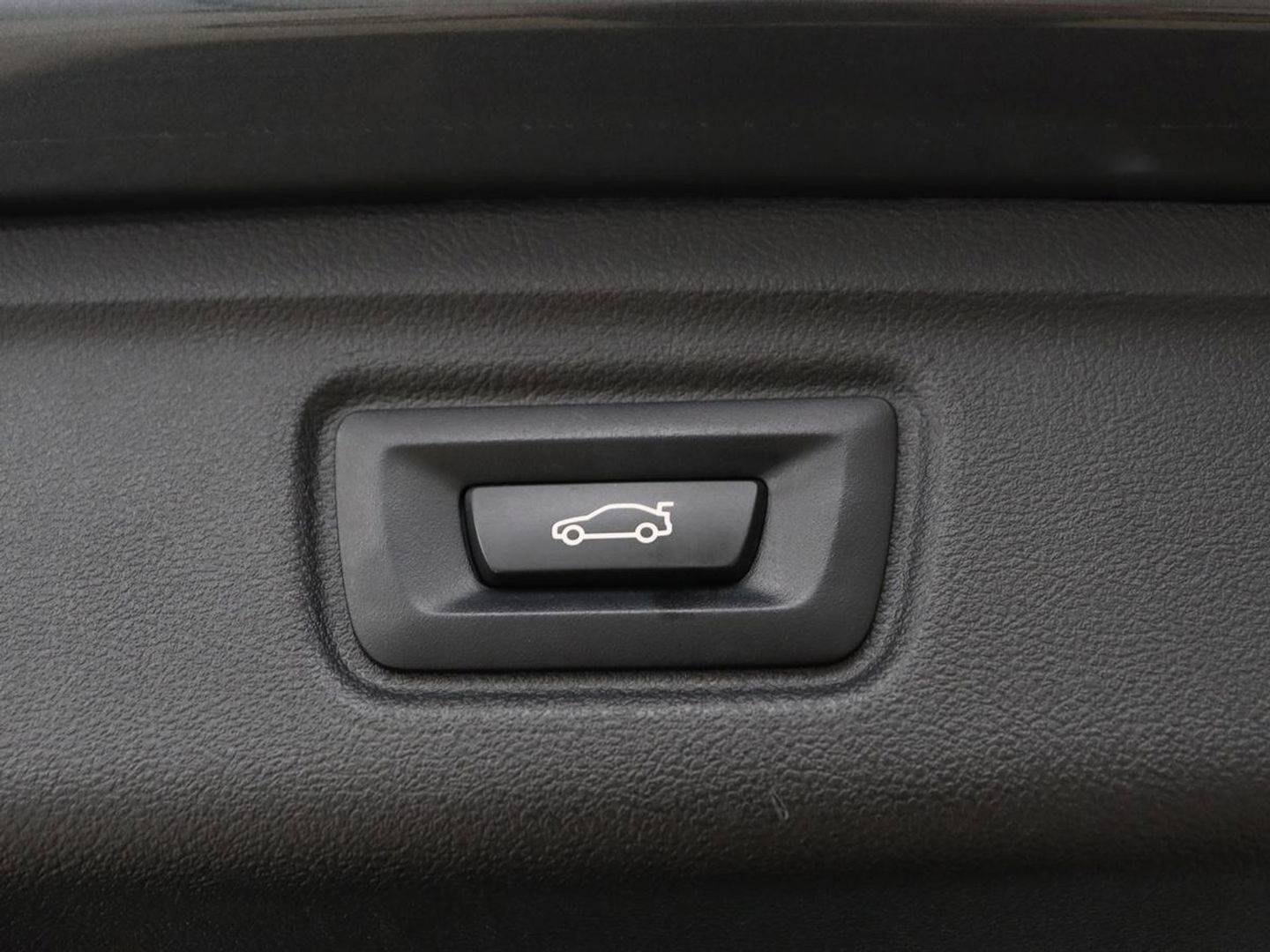 BMW 3 Serie 318i Executive Edition | Adaptive cruise | Leder | Stoel & stuurverwarming | Carplay | Harman/Kardon | Navigatie | Live Cockpit | Climate control | Parkeerhulp