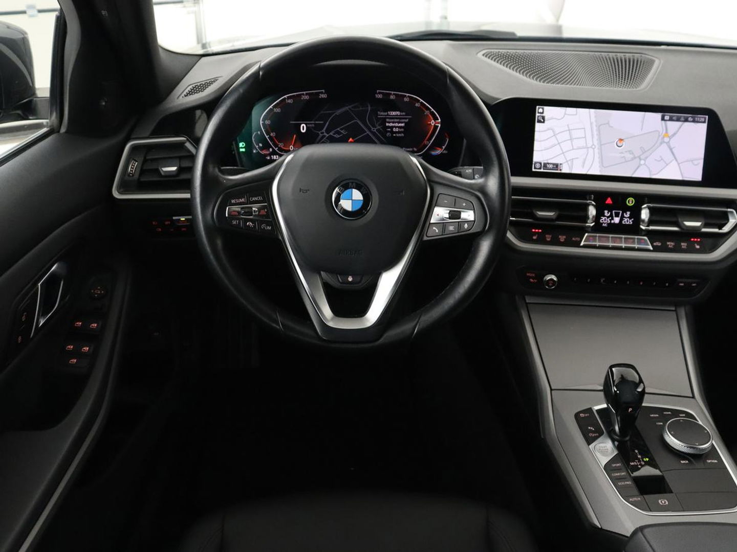 BMW 3 Serie 318i Executive Edition | Adaptive cruise | Leder | Stoel & stuurverwarming | Carplay | Harman/Kardon | Navigatie | Live Cockpit | Climate control | Parkeerhulp