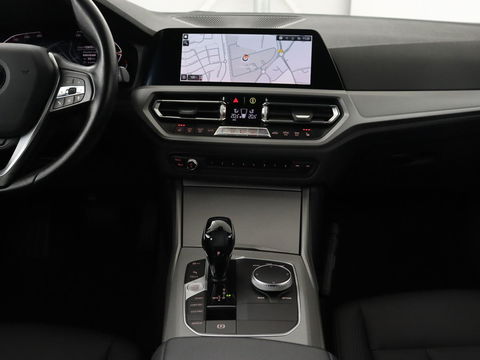 BMW 3 Serie 318i Executive Edition | Adaptive cruise | Leder | Stoel & stuurverwarming | Carplay | Harman/Kardon | Navigatie | Live Cockpit | Climate control | Parkeerhulp