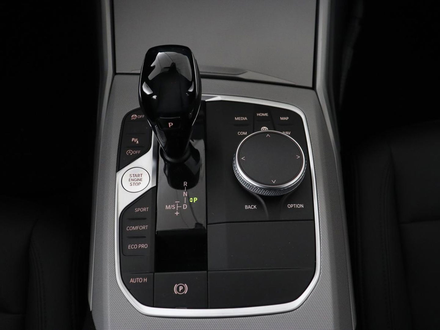 BMW 3 Serie 318i Executive Edition | Adaptive cruise | Leder | Stoel & stuurverwarming | Carplay | Harman/Kardon | Navigatie | Live Cockpit | Climate control | Parkeerhulp