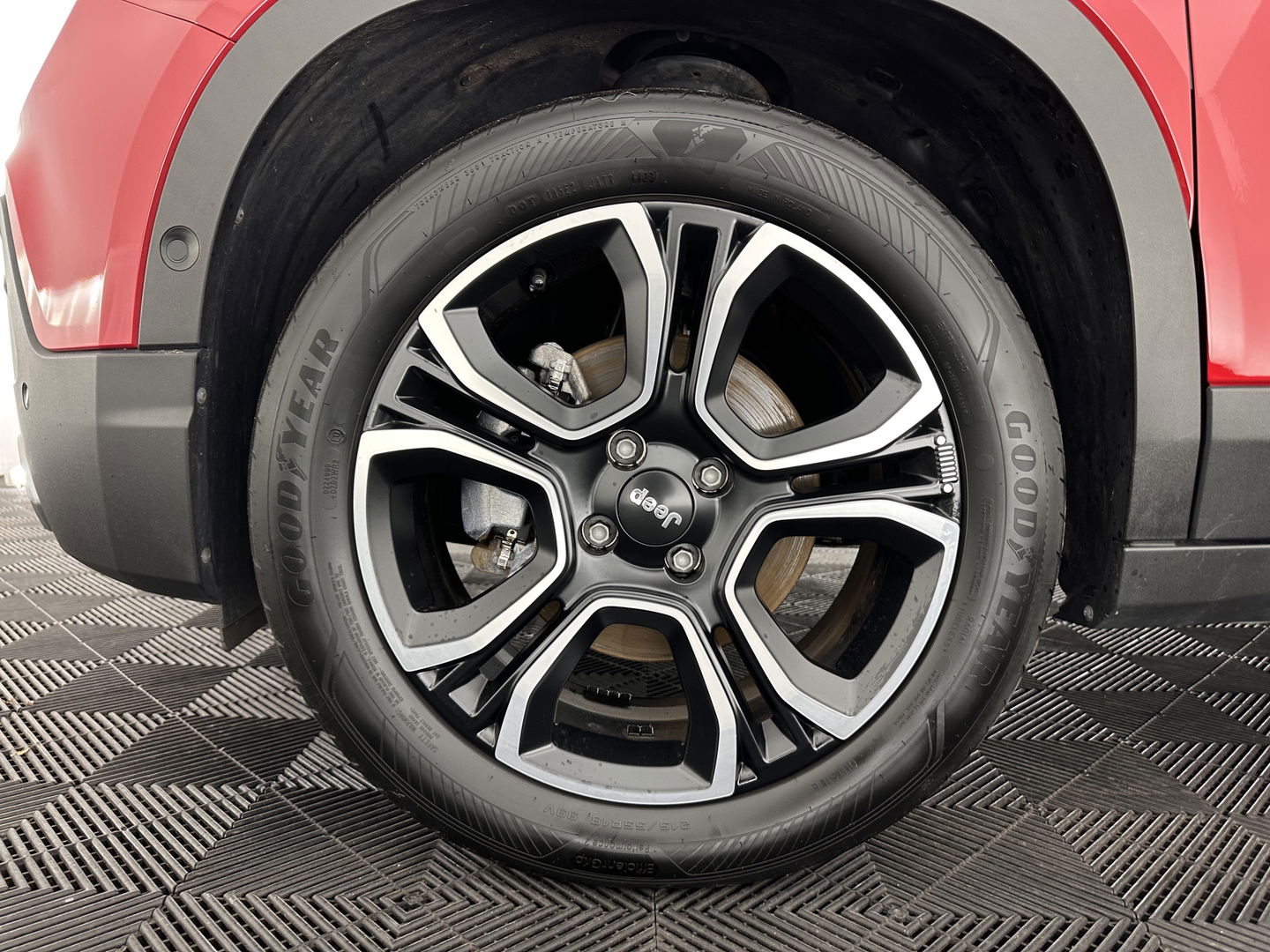 Jeep Avenger Summit 54 kWh [ 3-Fase ] {SOH-95%} (INCL-BTW) *HEATPUMP | LEATHER-MICROFIBRE | FULL-LED | ADAPTIVE-CRUISE | BLIND-SPOT | CAMERA | DIGI-COCKPIT | NAVI-FULLMAP | HEATED-COMFORTSEATS | ECC | AMBIENT-LIGHT | PDC | CARPLAY | CRUISE