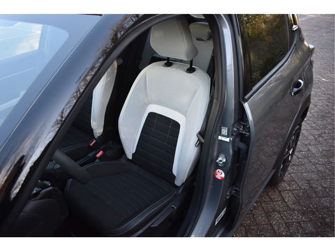 Citroën C3 1.2 Turbo 100pk Max Two-Tone | NL-Auto | Camera | Carplay | DAB | Full LED | LM-Velgen | 1ste eigenaar