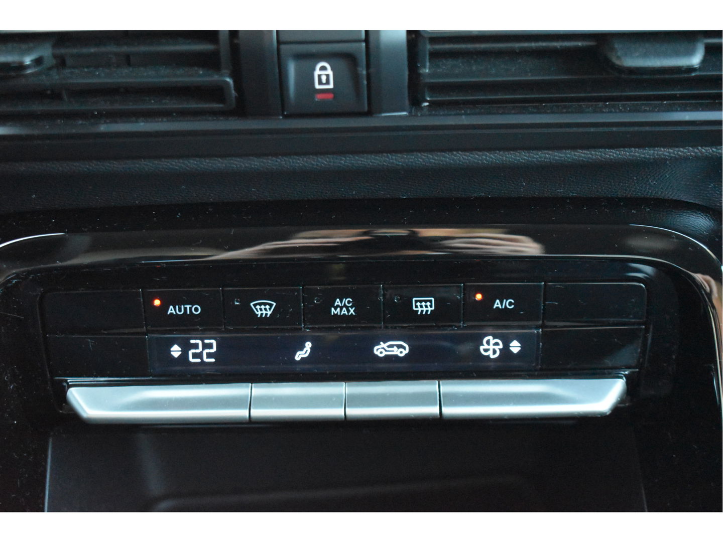 Citroën C3 1.2 Turbo 100pk Max Two-Tone | NL-Auto | Camera | Carplay | DAB | Full LED | LM-Velgen | 1ste eigenaar