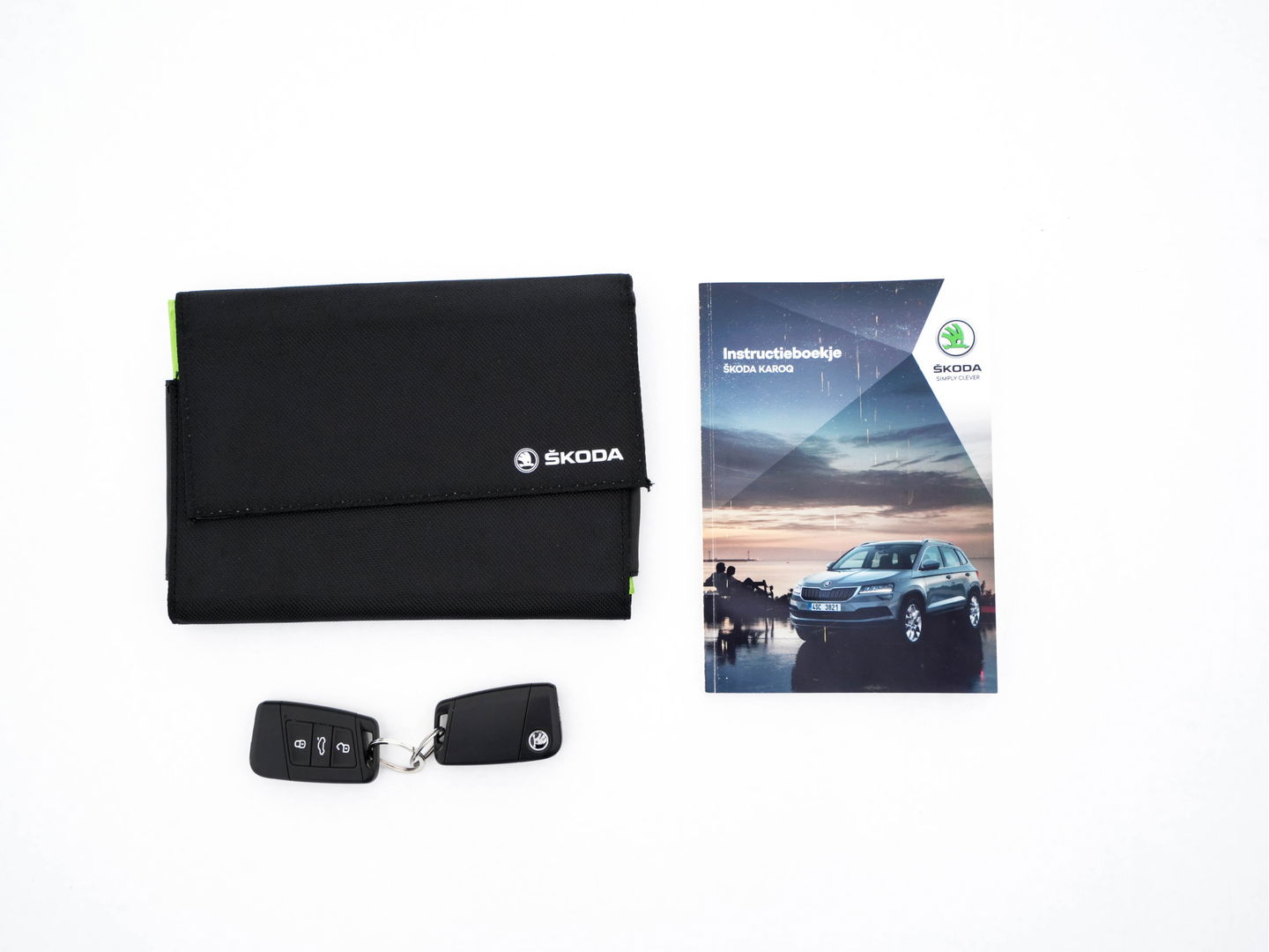 Škoda Karoq 1.5 TSI ACT Business Edition Plus (INCL-BTW) Aut. *PANO | FULL-LED | CANTON-AUDIO | COMFORTSEATS | DAB+ | CAMERA | NAVI-FULLMAP | KEYLESS | PRIVACY-GLASS | ECC | AMBIENTLIGHT | PDC | CRUISE | TOWBAR | 17''ALU*