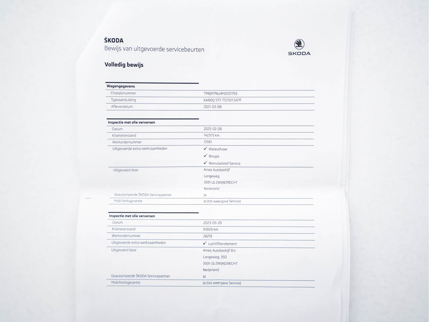 Škoda Karoq 1.5 TSI ACT Business Edition Plus (INCL-BTW) Aut. *PANO | FULL-LED | CANTON-AUDIO | COMFORTSEATS | DAB+ | CAMERA | NAVI-FULLMAP | KEYLESS | PRIVACY-GLASS | ECC | AMBIENTLIGHT | PDC | CRUISE | TOWBAR | 17''ALU*