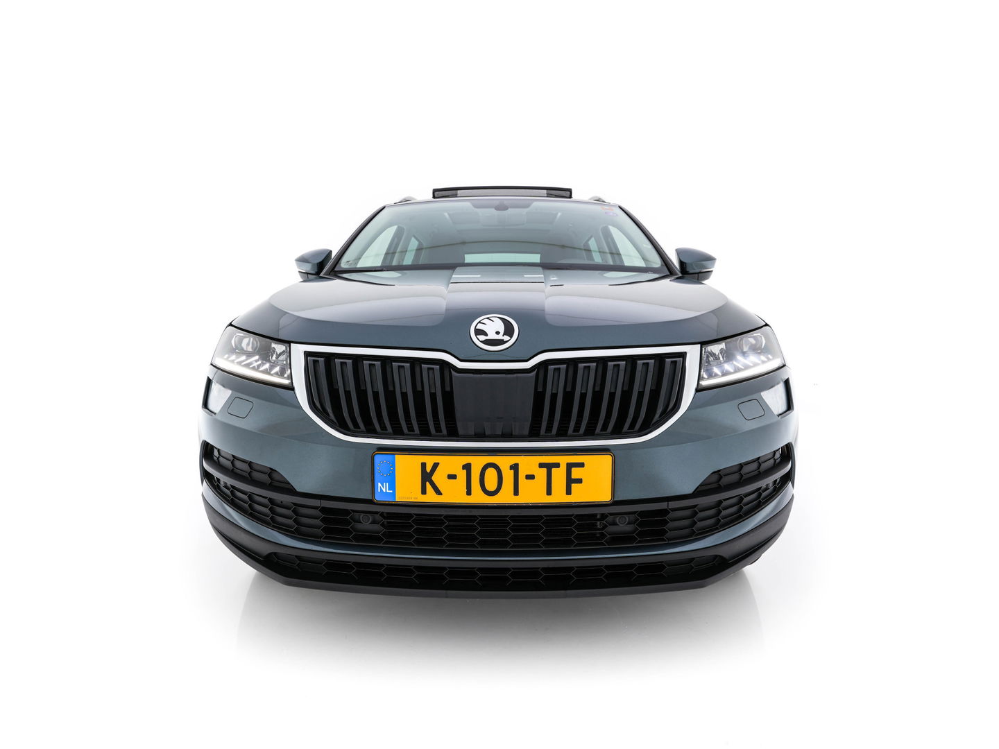 Škoda Karoq 1.5 TSI ACT Business Edition Plus (INCL-BTW) Aut. *PANO | FULL-LED | CANTON-AUDIO | COMFORTSEATS | DAB+ | CAMERA | NAVI-FULLMAP | KEYLESS | PRIVACY-GLASS | ECC | AMBIENTLIGHT | PDC | CRUISE | TOWBAR | 17''ALU*