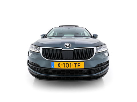 Škoda Karoq 1.5 TSI ACT Business Edition Plus (INCL-BTW) Aut. *PANO | FULL-LED | CANTON-AUDIO | COMFORTSEATS | DAB+ | CAMERA | NAVI-FULLMAP | KEYLESS | PRIVACY-GLASS | ECC | AMBIENTLIGHT | PDC | CRUISE | TOWBAR | 17''ALU*