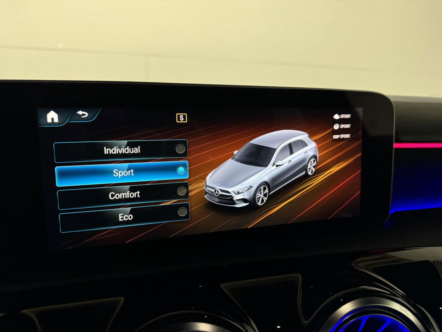 Mercedes-Benz A-Klasse 200 AMG Pano Sfeer Camera Cruise Widescreen