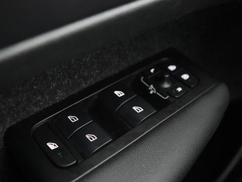 Volvo XC40 Recharge P8 AWD R Design | Stoel & stuurverwarming | Camera | Leder/Alcantara | Adaptive cruise | Keyless | Full LED | Navigatie | Harman/Kardon