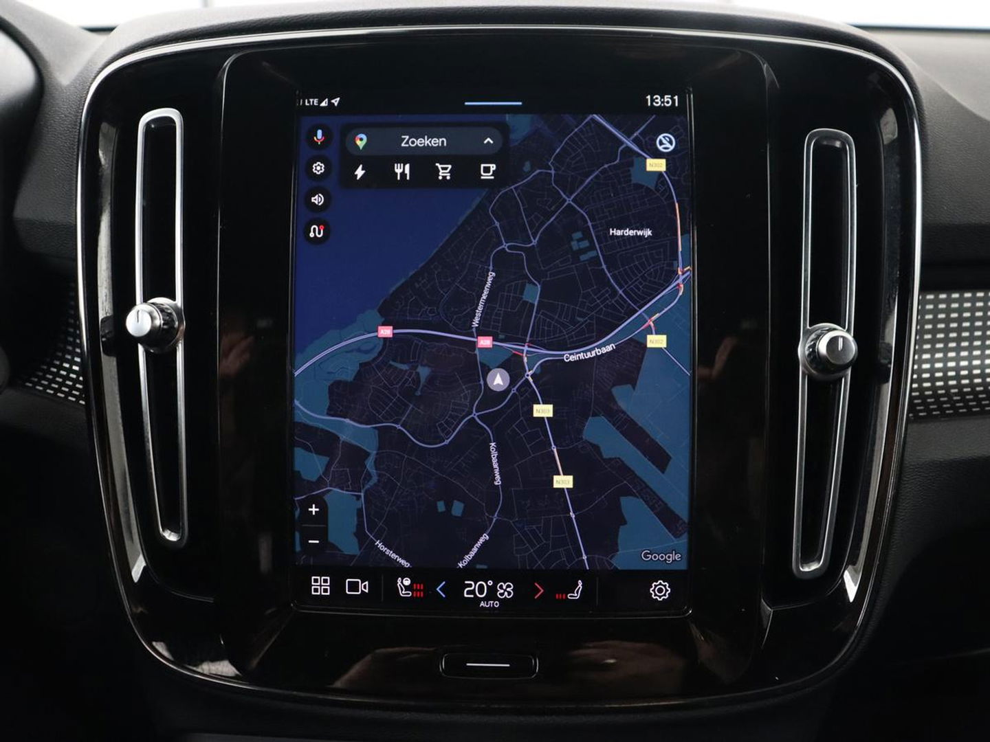 Volvo XC40 Recharge P8 AWD R Design | Stoel & stuurverwarming | Camera | Leder/Alcantara | Adaptive cruise | Keyless | Full LED | Navigatie | Harman/Kardon