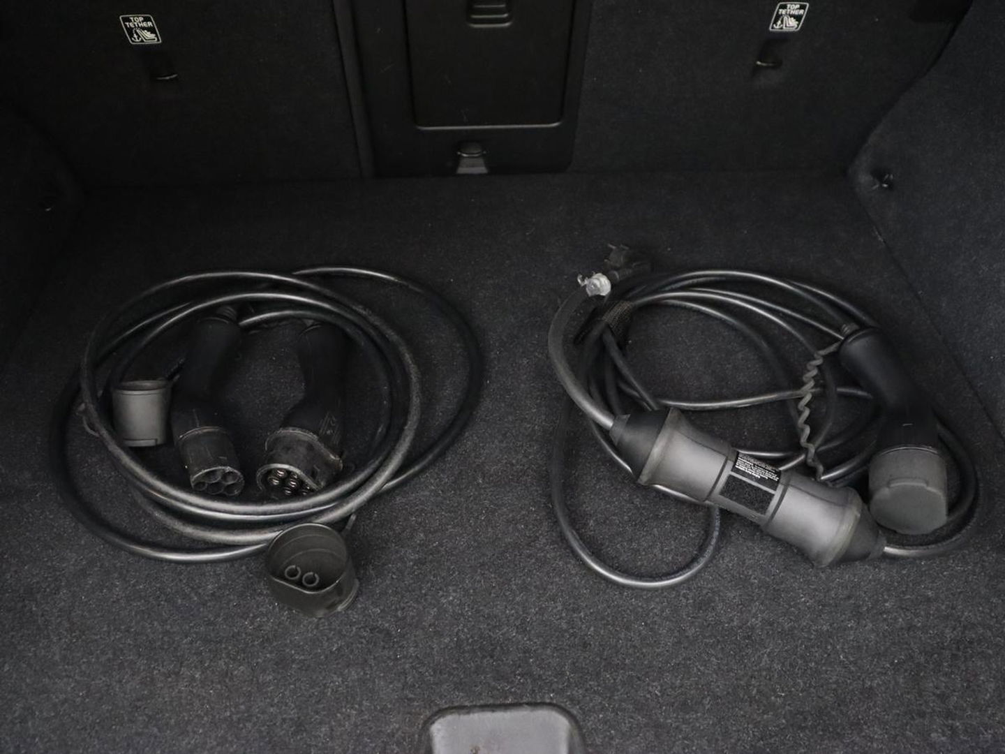 Volvo XC40 Recharge P8 AWD R Design | Stoel & stuurverwarming | Camera | Leder/Alcantara | Adaptive cruise | Keyless | Full LED | Navigatie | Harman/Kardon