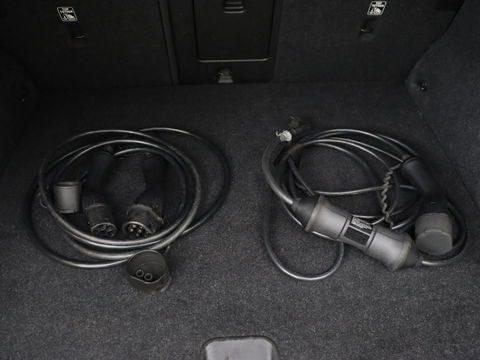 Volvo XC40 Recharge P8 AWD R Design | Stoel & stuurverwarming | Camera | Leder/Alcantara | Adaptive cruise | Keyless | Full LED | Navigatie | Harman/Kardon