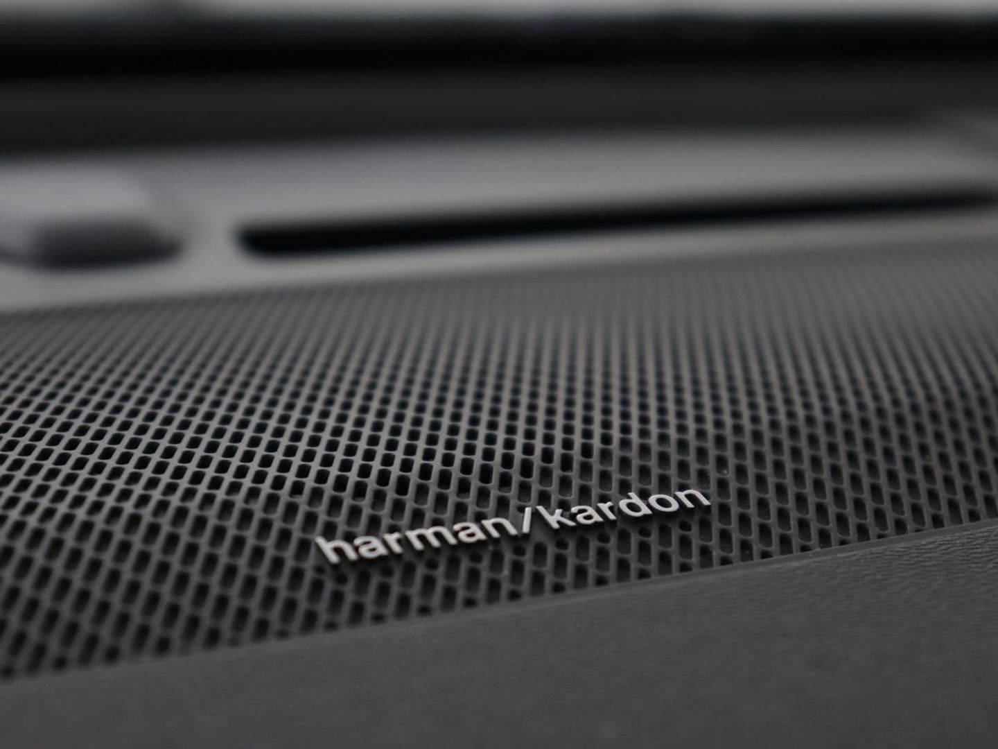 Volvo XC40 Recharge P8 AWD R Design | Stoel & stuurverwarming | Camera | Leder/Alcantara | Adaptive cruise | Keyless | Full LED | Navigatie | Harman/Kardon