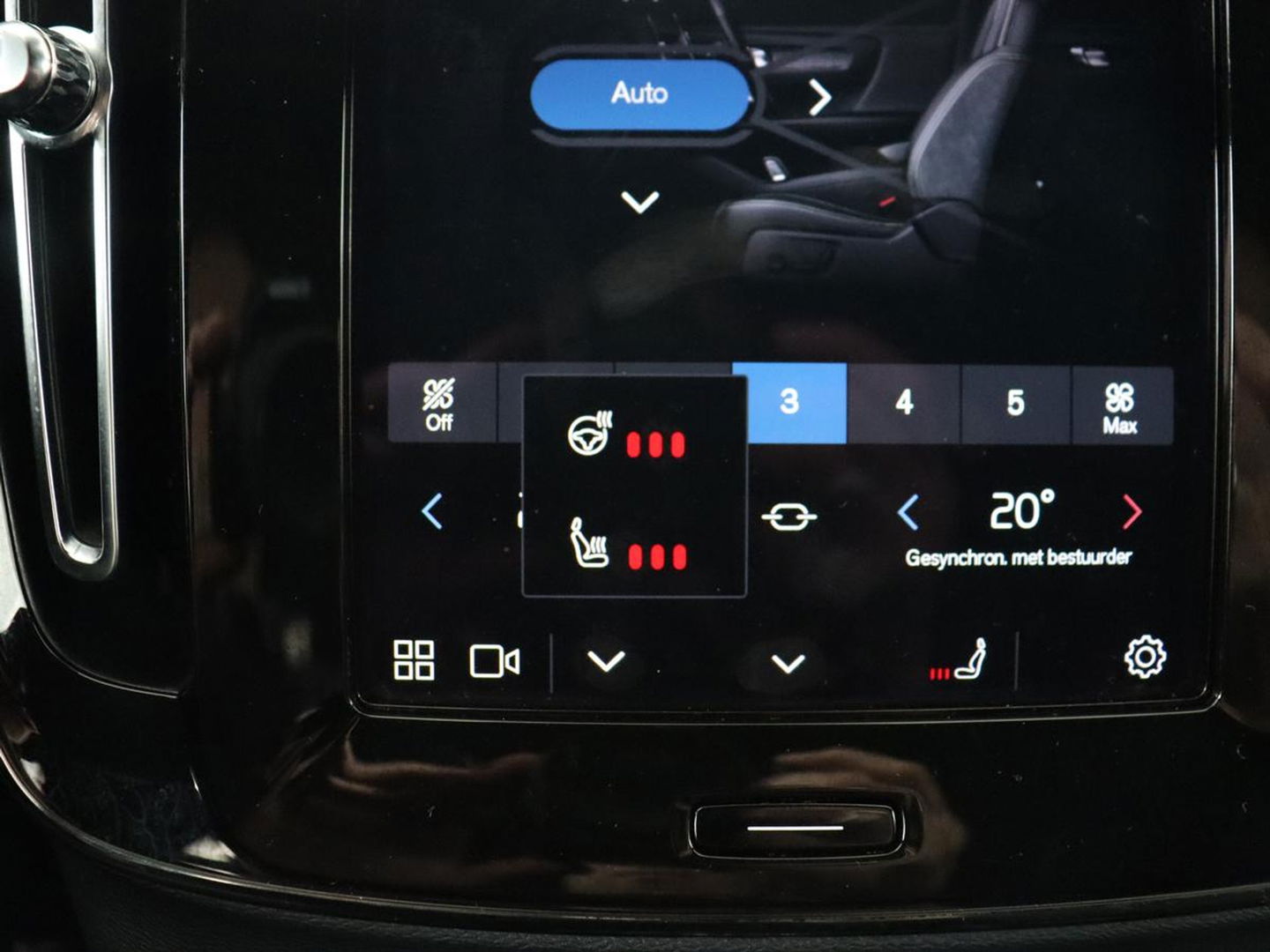 Volvo XC40 Recharge P8 AWD R Design | Stoel & stuurverwarming | Camera | Leder/Alcantara | Adaptive cruise | Keyless | Full LED | Navigatie | Harman/Kardon