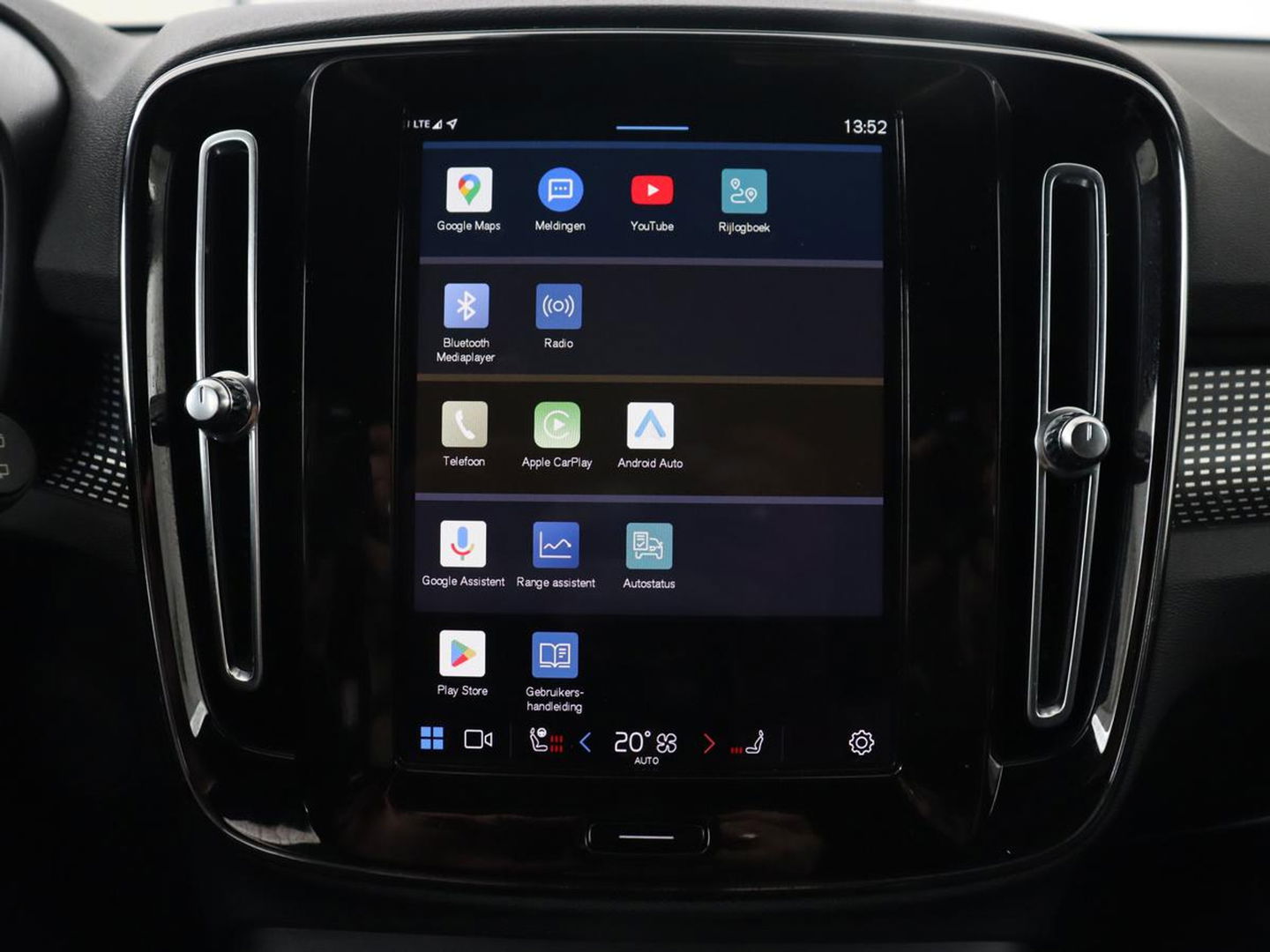 Volvo XC40 Recharge P8 AWD R Design | Stoel & stuurverwarming | Camera | Leder/Alcantara | Adaptive cruise | Keyless | Full LED | Navigatie | Harman/Kardon