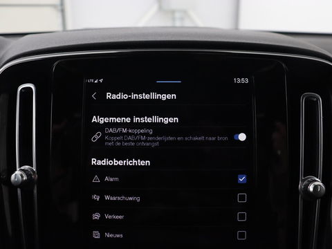 Volvo XC40 Recharge P8 AWD R Design | Stoel & stuurverwarming | Camera | Leder/Alcantara | Adaptive cruise | Keyless | Full LED | Navigatie | Harman/Kardon