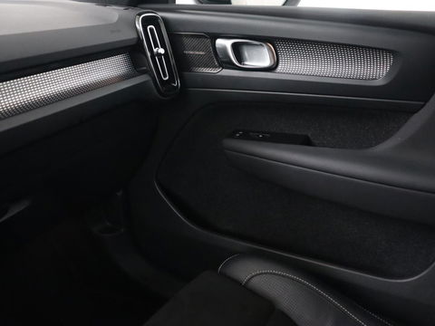 Volvo XC40 Recharge P8 AWD R Design | Stoel & stuurverwarming | Camera | Leder/Alcantara | Adaptive cruise | Keyless | Full LED | Navigatie | Harman/Kardon