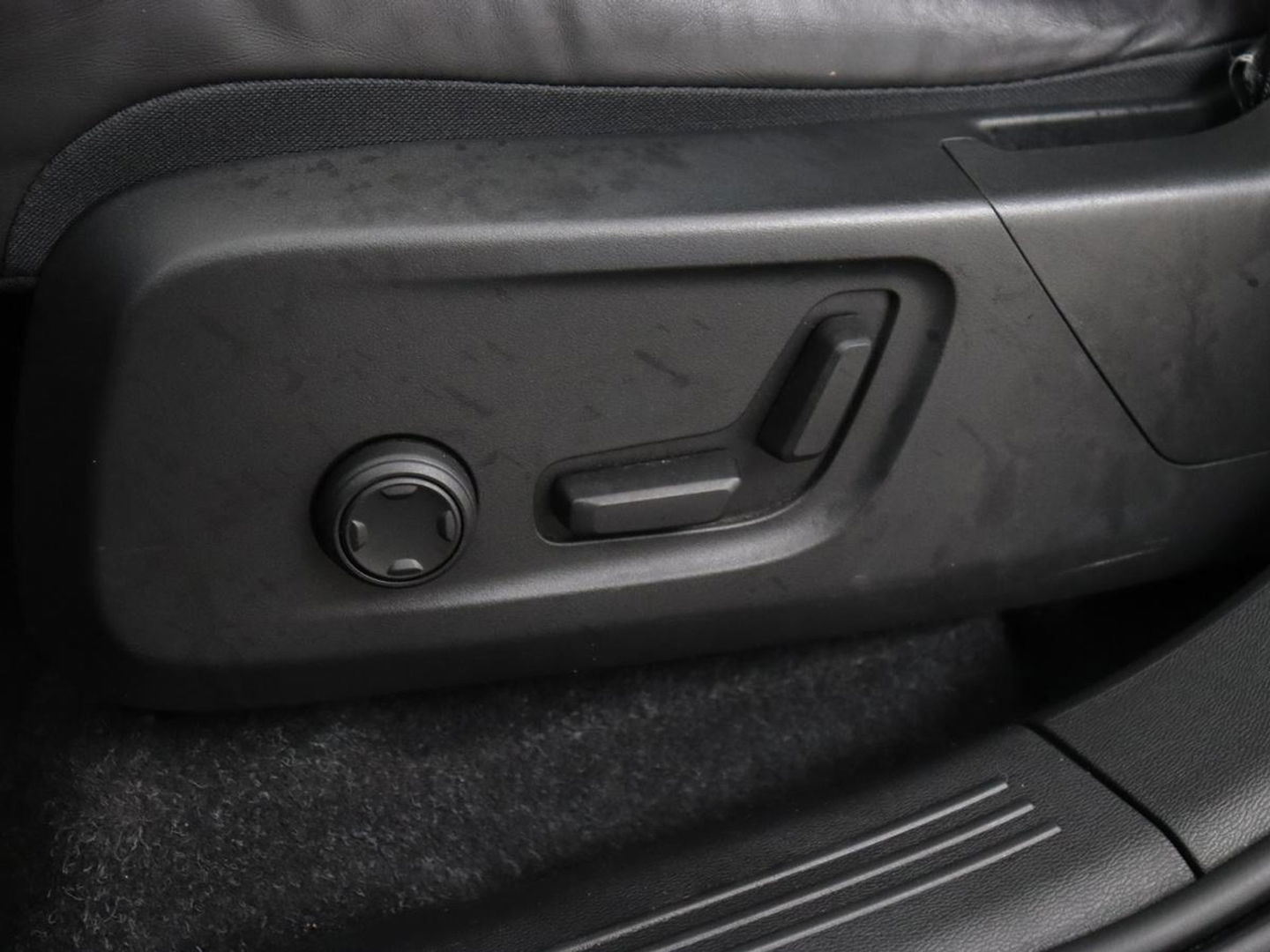 Volvo XC40 Recharge P8 AWD R Design | Stoel & stuurverwarming | Camera | Leder/Alcantara | Adaptive cruise | Keyless | Full LED | Navigatie | Harman/Kardon