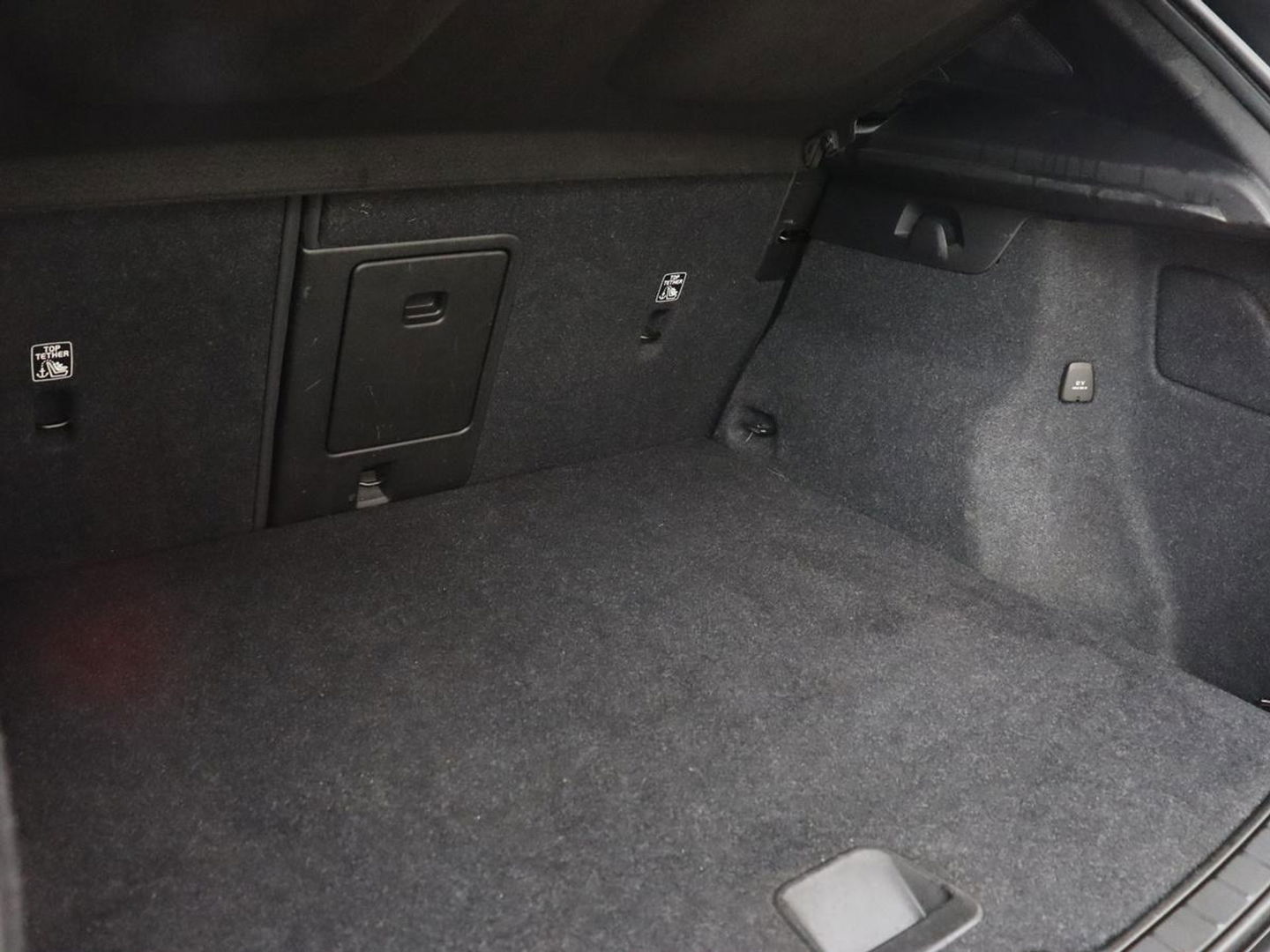 Volvo XC40 Recharge P8 AWD R Design | Stoel & stuurverwarming | Camera | Leder/Alcantara | Adaptive cruise | Keyless | Full LED | Navigatie | Harman/Kardon