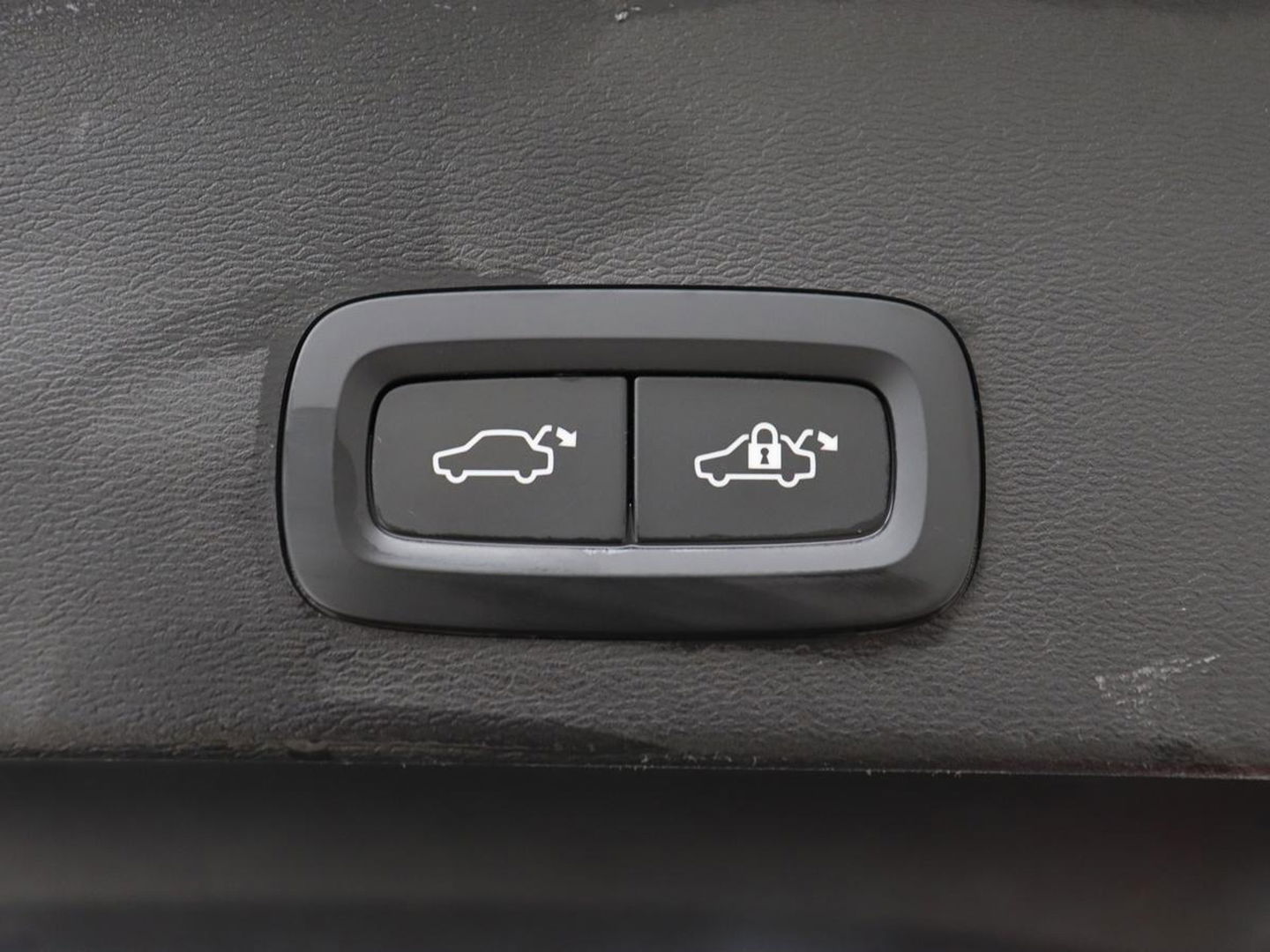 Volvo XC40 Recharge P8 AWD R Design | Stoel & stuurverwarming | Camera | Leder/Alcantara | Adaptive cruise | Keyless | Full LED | Navigatie | Harman/Kardon