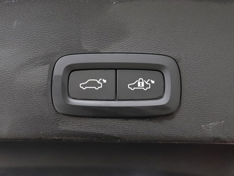 Volvo XC40 Recharge P8 AWD R Design | Stoel & stuurverwarming | Camera | Leder/Alcantara | Adaptive cruise | Keyless | Full LED | Navigatie | Harman/Kardon