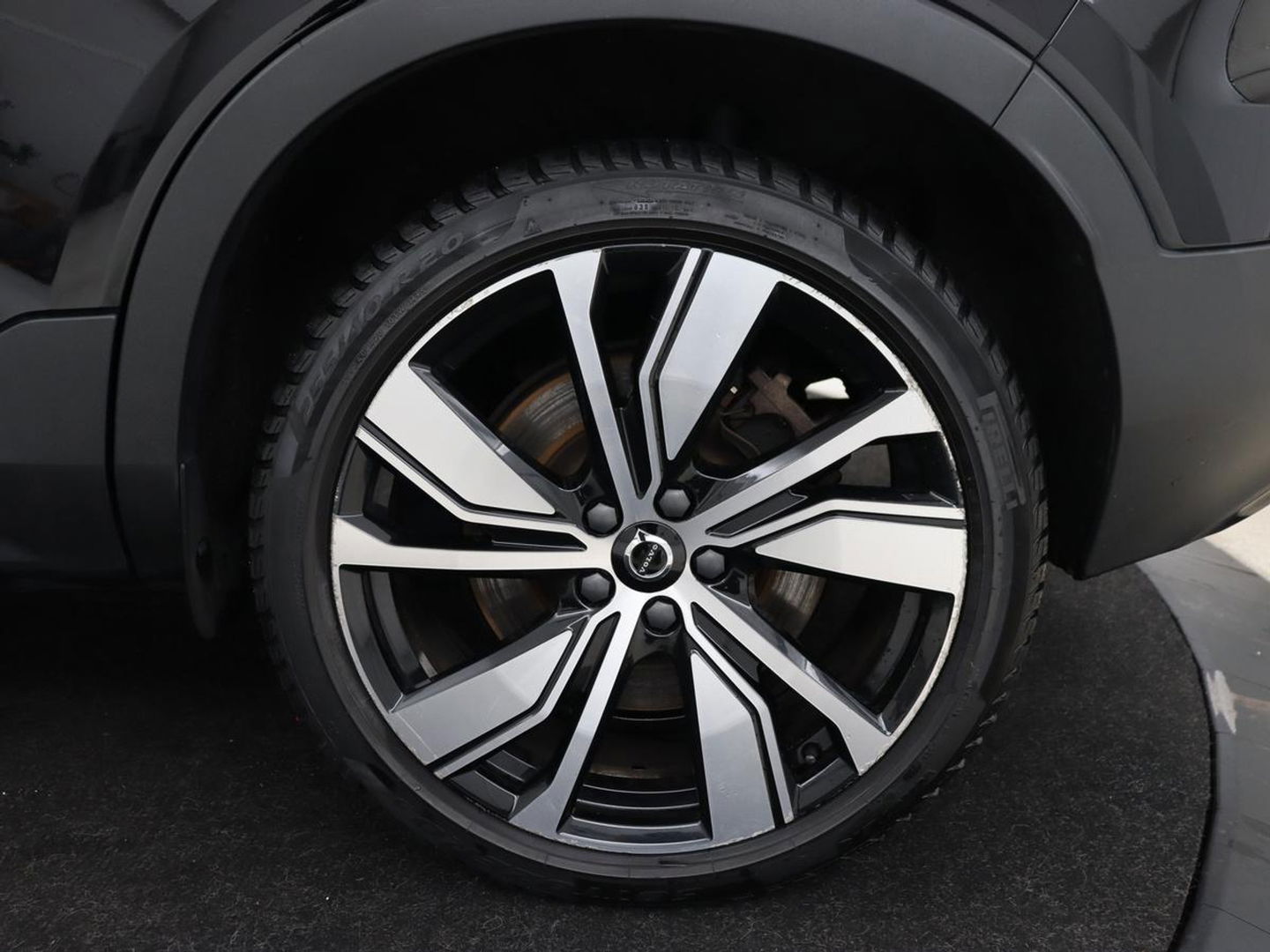 Volvo XC40 Recharge P8 AWD R Design | Stoel & stuurverwarming | Camera | Leder/Alcantara | Adaptive cruise | Keyless | Full LED | Navigatie | Harman/Kardon