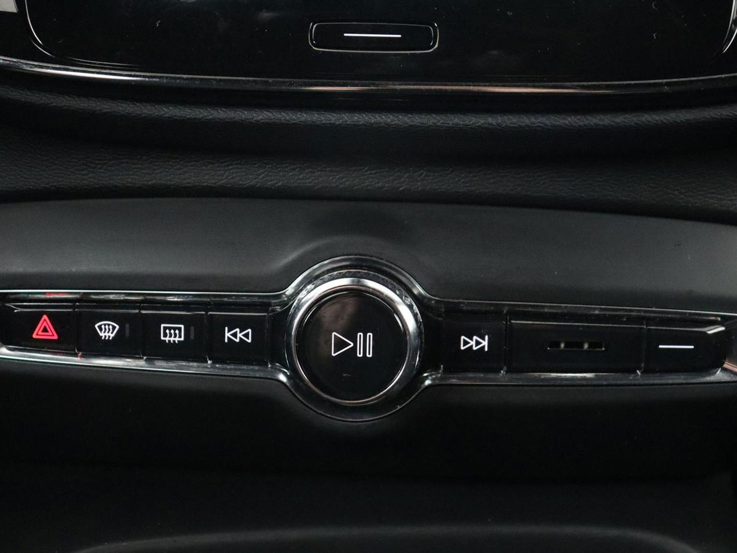 Volvo XC40 Recharge P8 AWD R Design | Stoel & stuurverwarming | Camera | Leder/Alcantara | Adaptive cruise | Keyless | Full LED | Navigatie | Harman/Kardon