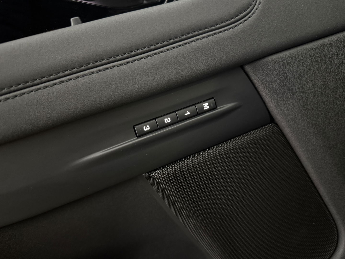 Land Rover Range Rover Evoque 1.5 P300e AWD R-Dynamic S | SOH 95% | Virtual | Memory | Meridian | Adap. Cruise | Camera | Carplay | NAP