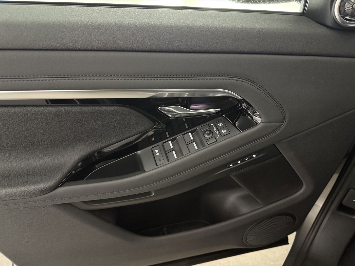 Land Rover Range Rover Evoque 1.5 P300e AWD R-Dynamic S | SOH 95% | Virtual | Memory | Meridian | Adap. Cruise | Camera | Carplay | NAP