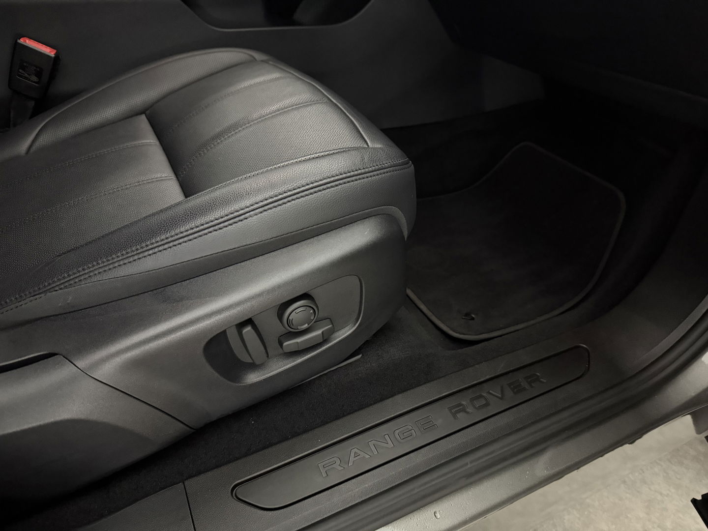 Land Rover Range Rover Evoque 1.5 P300e AWD R-Dynamic S | SOH 95% | Virtual | Memory | Meridian | Adap. Cruise | Camera | Carplay | NAP