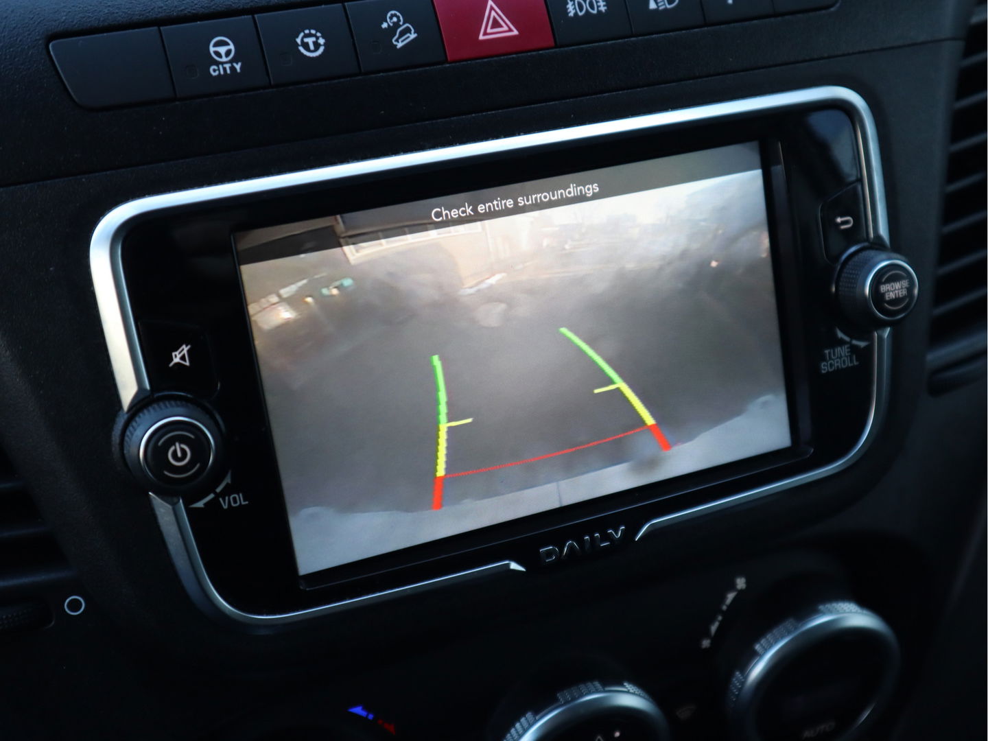 Iveco Daily 35S16 Hi-Matic Euro 6 - Luchtvering - L2H2 - 3.5t KG Trekhaak - LED