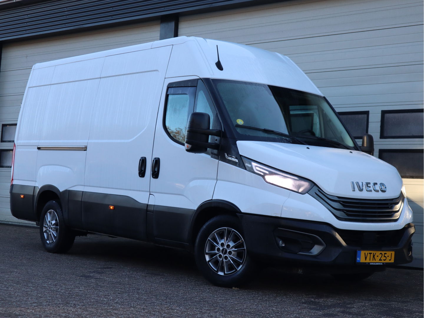 Iveco Daily 35S16 Hi-Matic Euro 6 - Luchtvering - L2H2 - 3.5t KG Trekhaak - LED