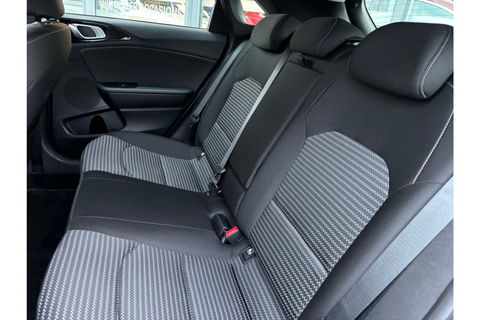 Kia Ceed 1.5 T-GDI AUTOMAAT DYNAMICLINE NAVI LMV PDC WINTERPACK