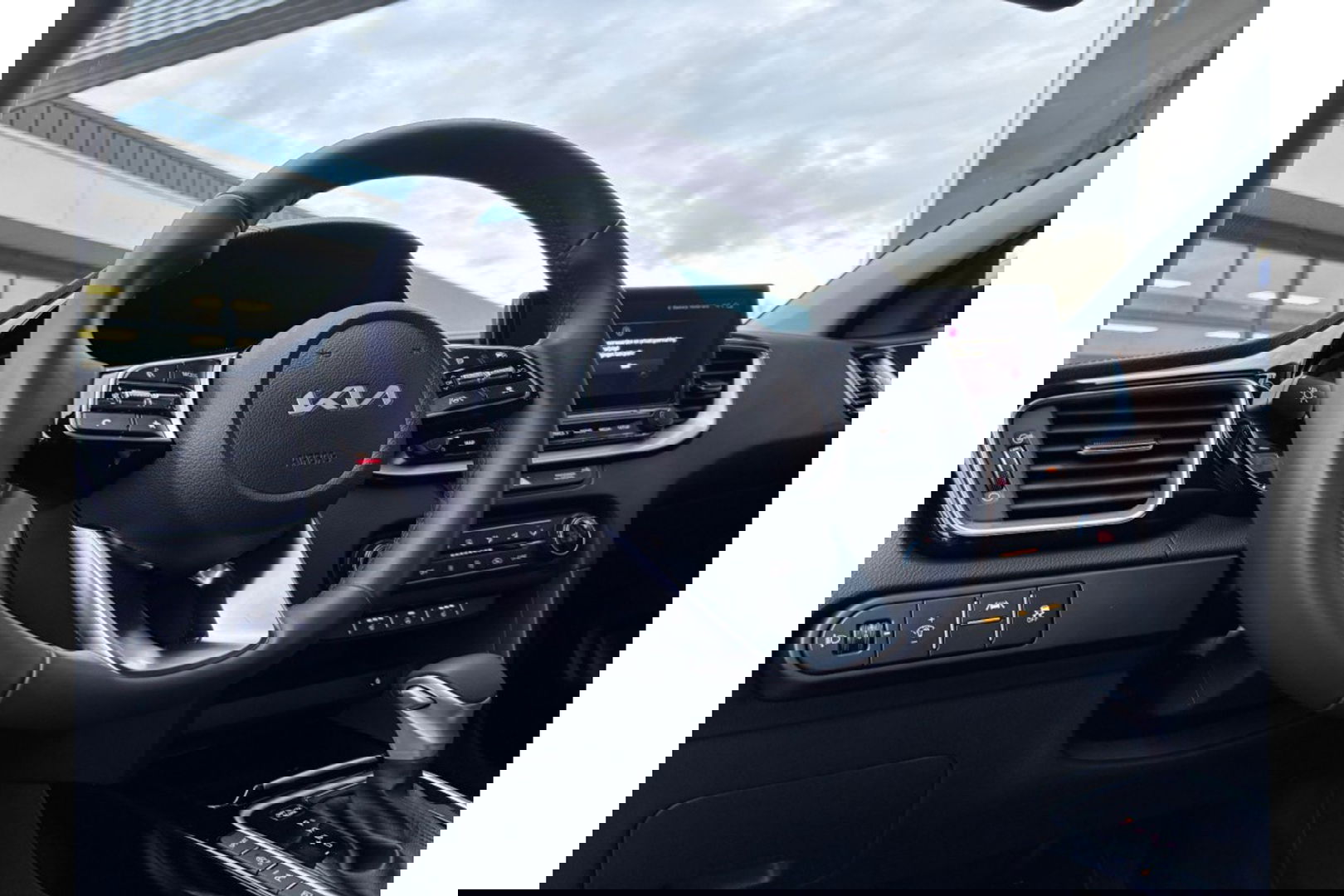 Kia Ceed 1.5 T-GDI AUTOMAAT DYNAMICLINE NAVI LMV PDC WINTERPACK