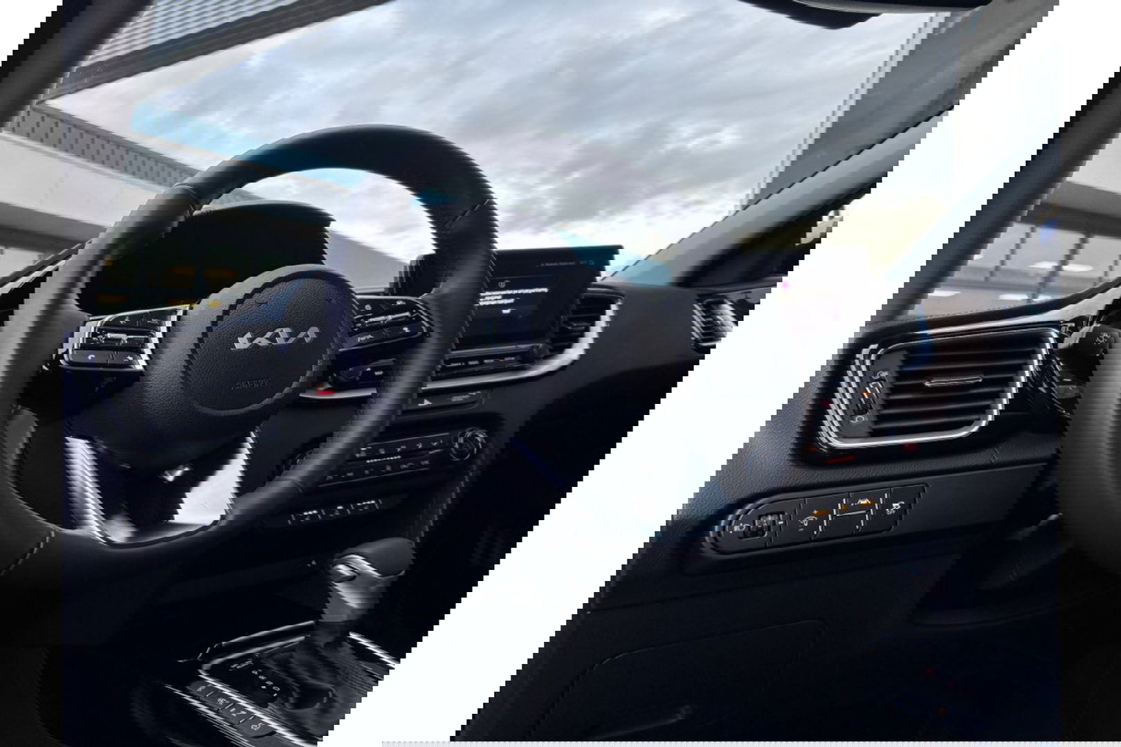 Kia Ceed 1.5 T-GDI AUTOMAAT DYNAMICLINE NAVI LMV PDC WINTERPACK