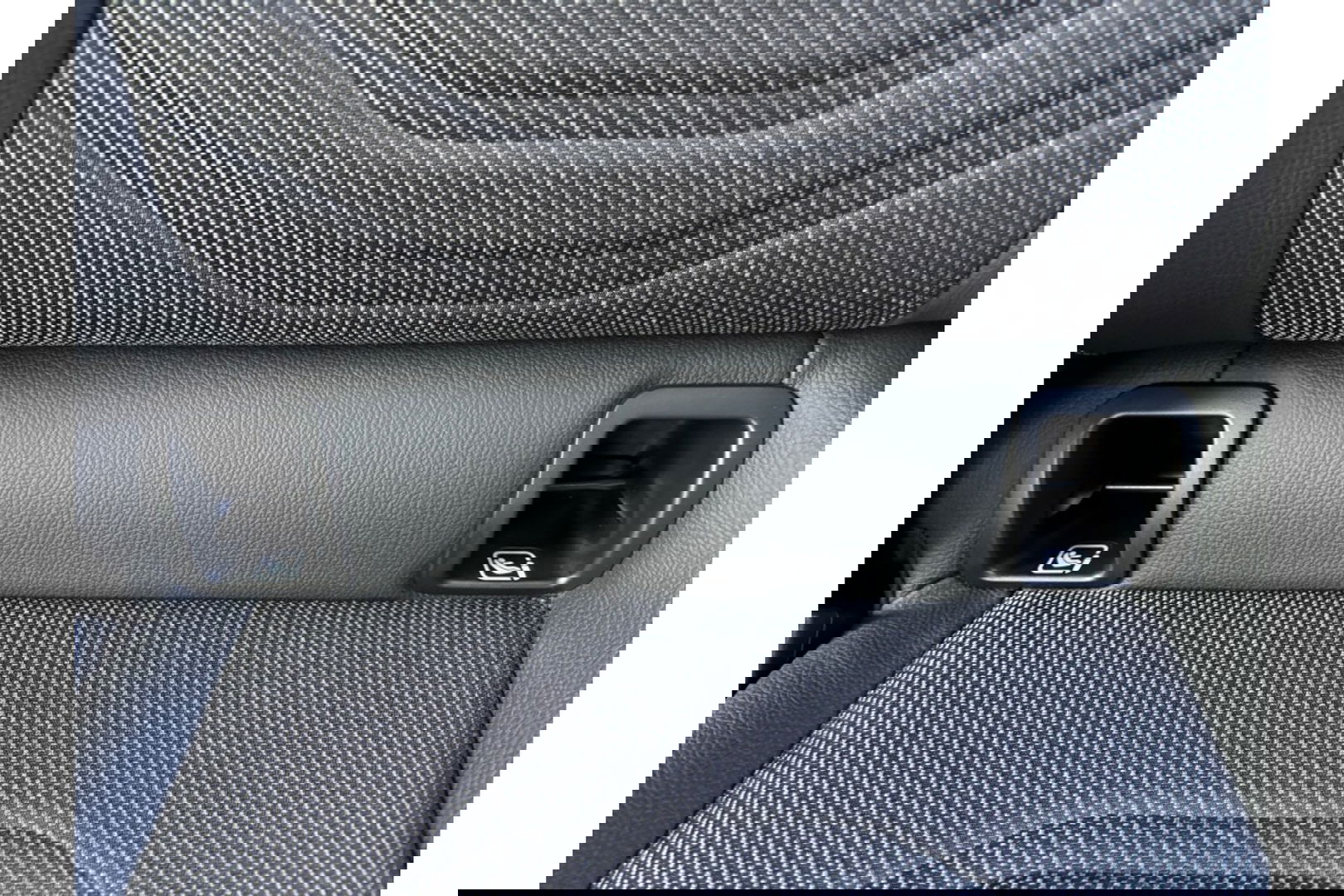 Mercedes-Benz B-Klasse 250E AUTOMAAT BNSSOL LUXLINE NAVI PDC-CAMRERA STOELVW