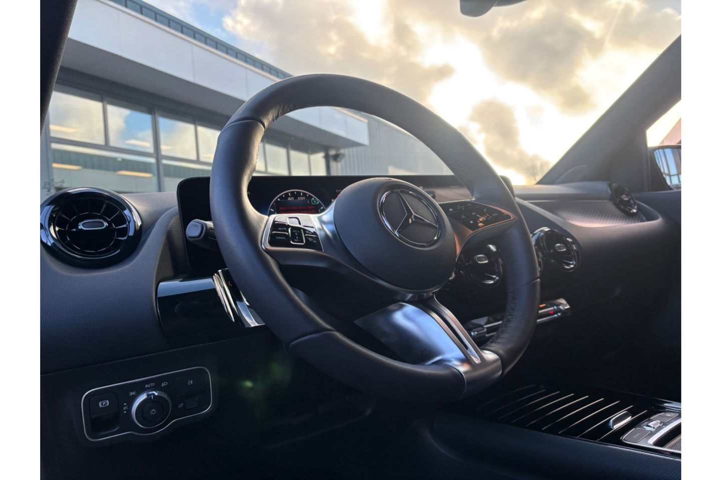 Mercedes-Benz B-Klasse 250E AUTOMAAT BNSSOL LUXLINE NAVI PDC-CAMRERA STOELVW
