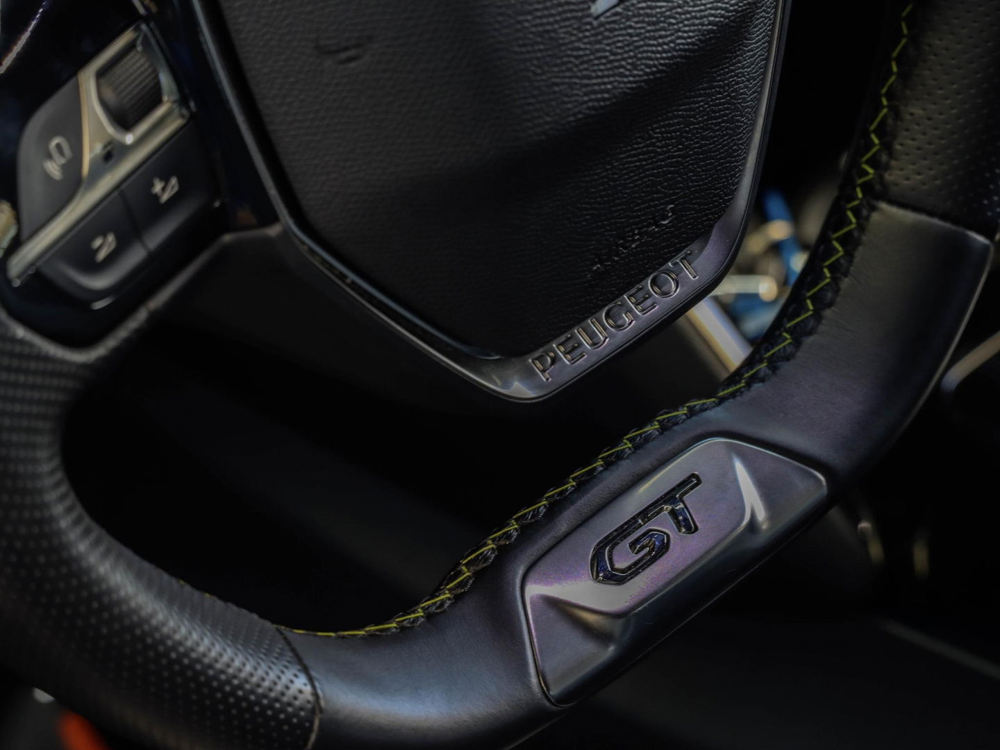 Peugeot e-2008 EV GT Pack 50 kWh 3-fase 136 PK | Slechts 28.677 km!