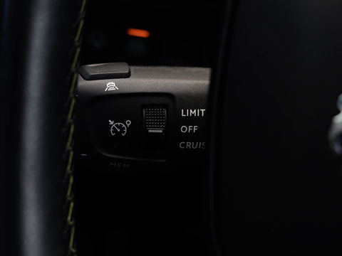 Peugeot e-2008 EV GT Pack 50 kWh 3-fase 136 PK | Slechts 28.677 km!