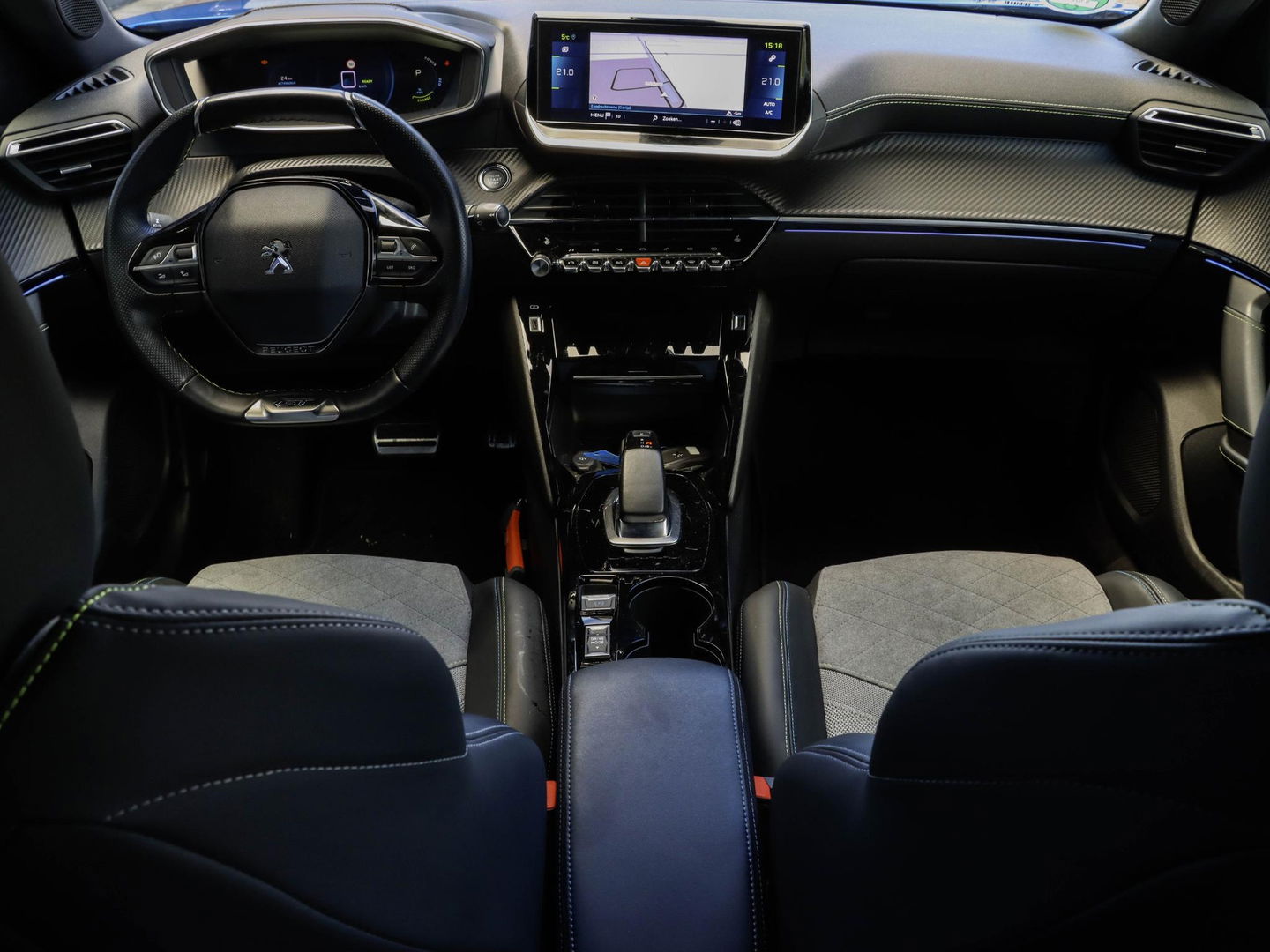 Peugeot e-2008 EV GT Pack 50 kWh 3-fase 136 PK | Slechts 28.677 km!