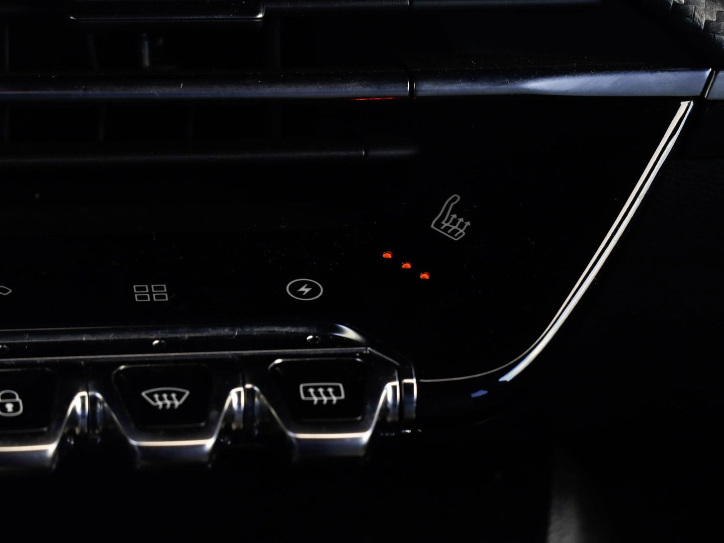 Peugeot e-2008 EV GT Pack 50 kWh 3-fase 136 PK | Slechts 28.677 km!