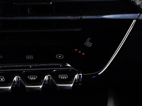 Peugeot e-2008 EV GT Pack 50 kWh 3-fase 136 PK | Slechts 28.677 km!