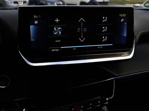 Peugeot e-2008 EV GT Pack 50 kWh 3-fase 136 PK | Slechts 28.677 km!