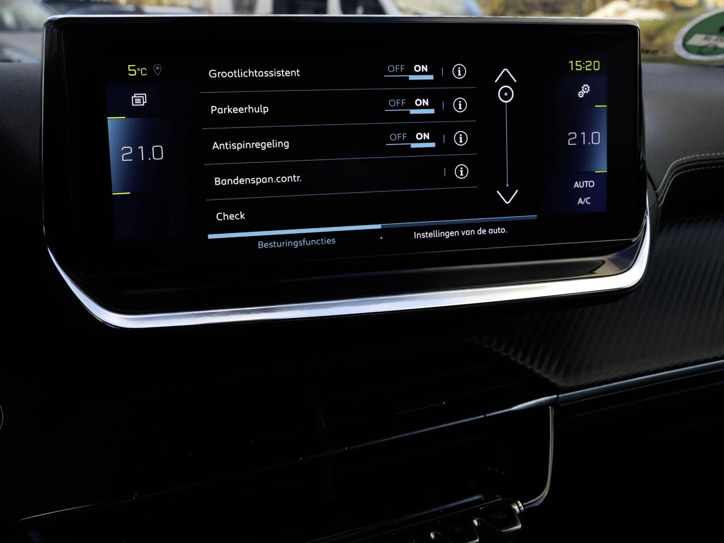 Peugeot e-2008 EV GT Pack 50 kWh 3-fase 136 PK | Slechts 28.677 km!