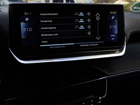 Peugeot e-2008 EV GT Pack 50 kWh 3-fase 136 PK | Slechts 28.677 km!