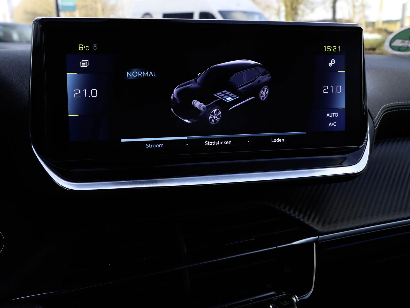 Peugeot e-2008 EV GT Pack 50 kWh 3-fase 136 PK | Slechts 28.677 km!